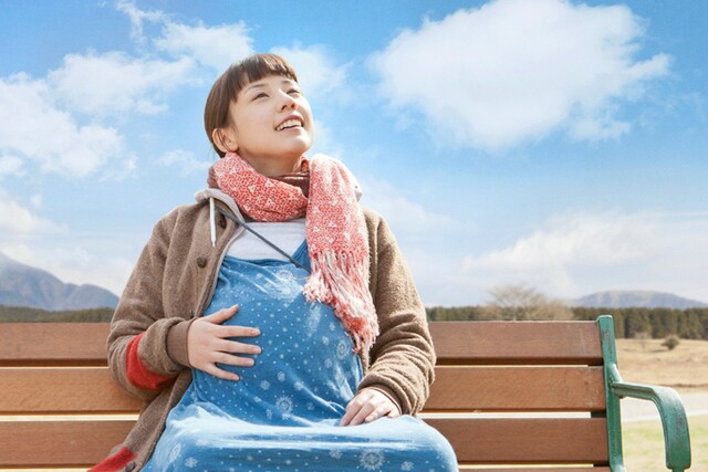 仲里依紗が初の妊婦役に挑戦する「ハラがコレなんで」。