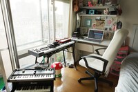 掲載されるプライベートスタジオの写真。誰のスタジオなのかは本を手に取って確かめてみよう。