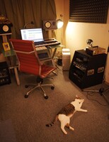 掲載されるプライベートスタジオの写真。誰のスタジオなのかは本を手に取って確かめてみよう。