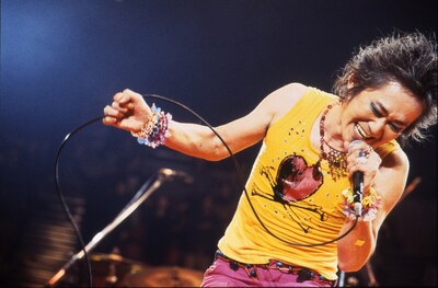 伝説のライブがスクリーン上によみがえる、ファン必見の作品となりそうだ。  (C)2011「忌野清志郎 ナニワ・サリバン・ショー ～感度サイコー!!!～」製作委員会