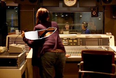 写真は星野源による「妄撮」のヒトコマ。続きは番組とUstreamで楽しもう。