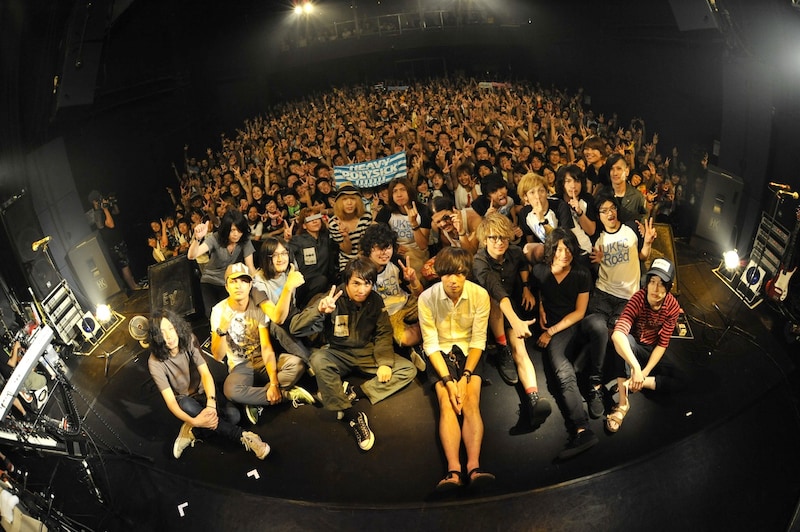 本日8月19日「UKFC on the Road」福岡DRUM LOGOS公演終了後の記念撮影。（Photo by 古溪一道）