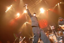 写真はユニコーンのライブの様子。