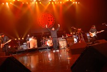 写真はユニコーンのライブの様子。