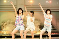 池袋サンシャインシティ噴水広場でパフォーマンスをするTomato n'Pine。