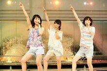 池袋サンシャインシティ噴水広場でパフォーマンスをするTomato n'Pine。