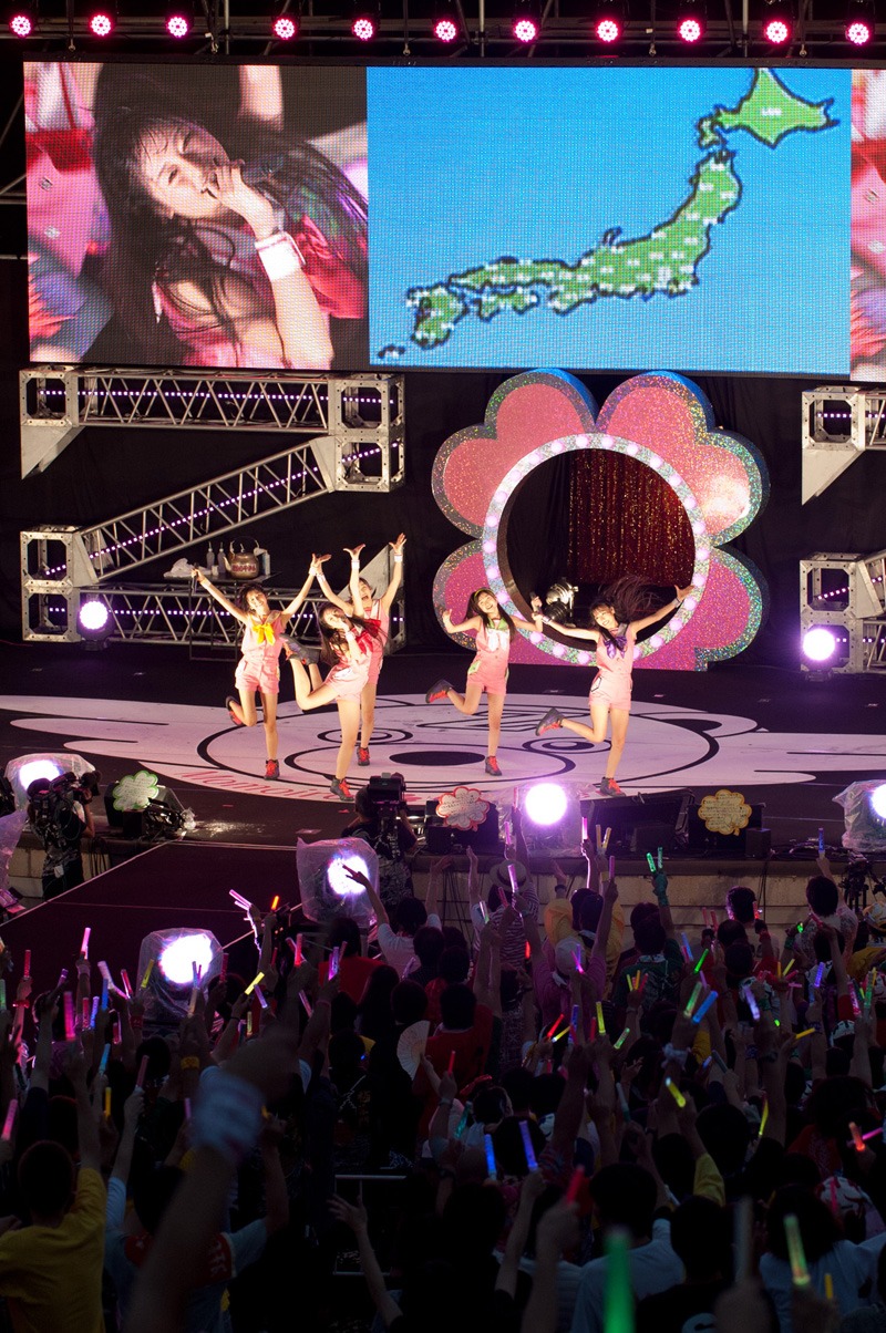 「ももクロのニッポン万歳！」ではスクリーン上の日本地図を使った映像演出あり。