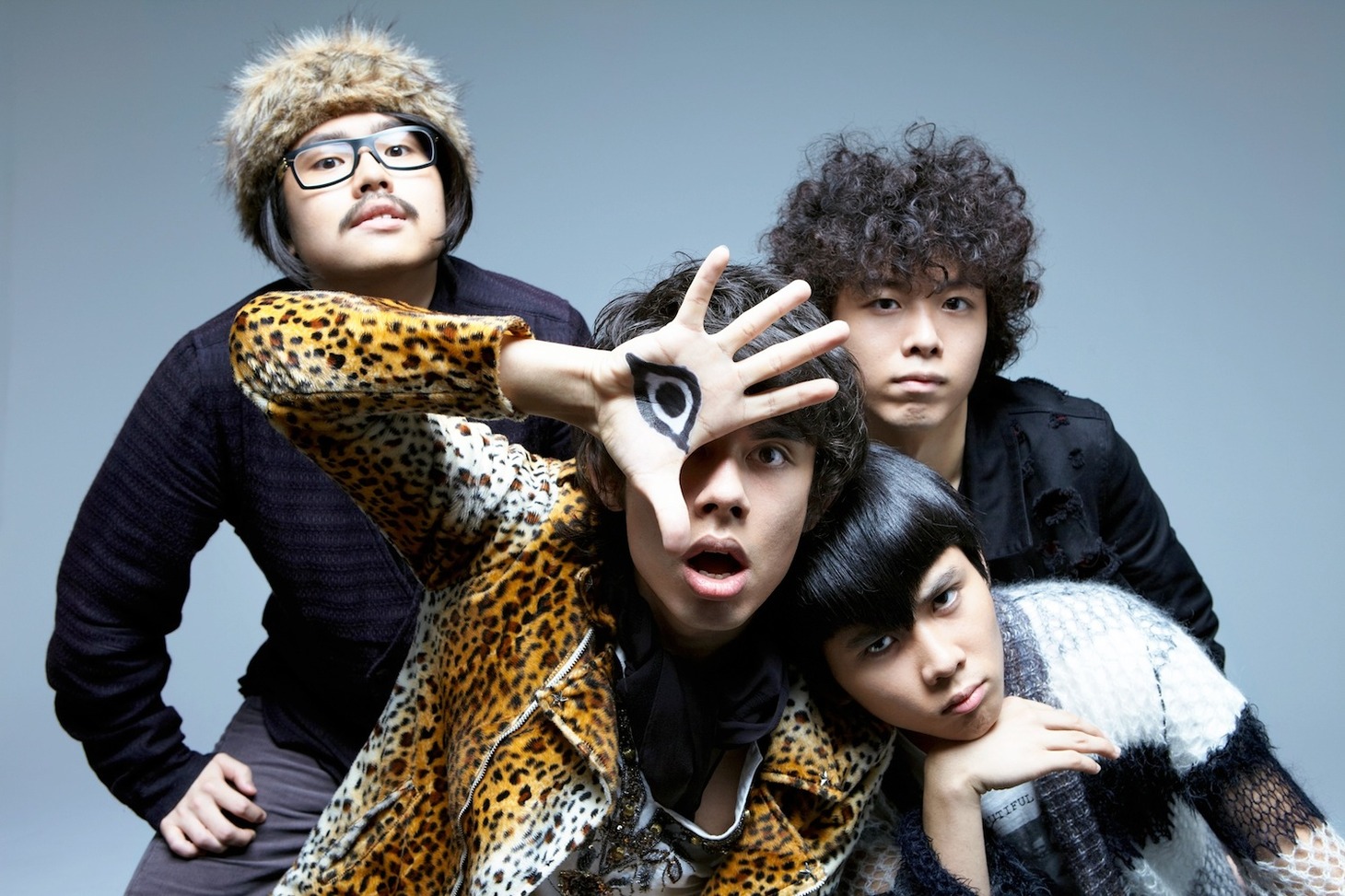 OKAMOTO'S（写真）はユニコーンの所属事務所の後輩にあたる。