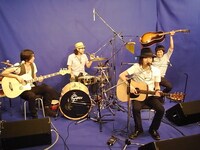 メンバーも「楽しかった」と語っていたアコースティックライブの様子。