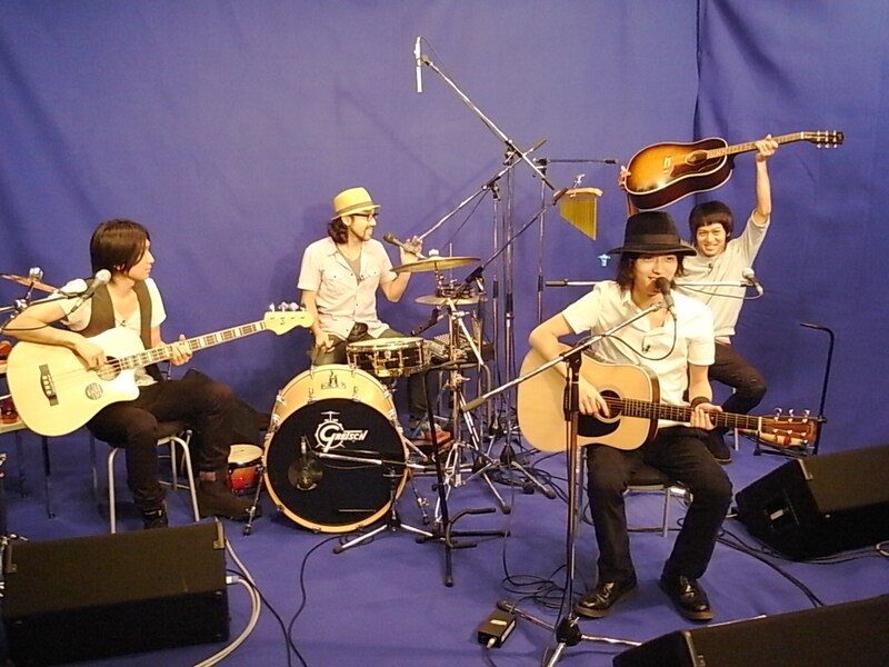 メンバーも「楽しかった」と語っていたアコースティックライブの様子。