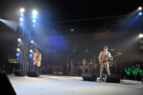 写真は昨日8月21日の「銀魂桜祭り2011（仮）」でのライブの模様。