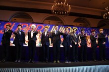 写真はSUPER JUNIORが8月4日に韓国で行った5thアルバム「Mr.Simple」についての記者会見の模様。