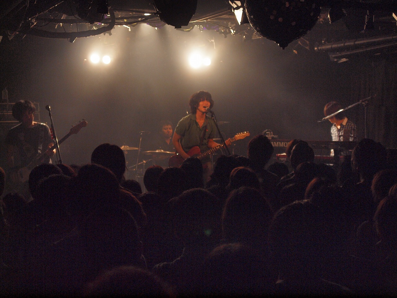 写真は8月19日の「SCRAP SHORT SUMMER TOUR」ファイナル公演の様子。