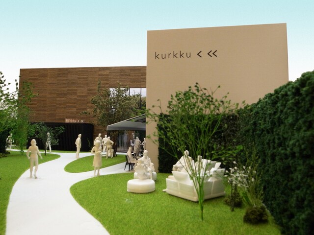 「代々木VILLAGE by kurkku」内にオープンする「code kurkku」の模型。店舗手前の芝生はフリースペースで、code kurkkuの来店者以外でも利用できるソファなどが置かれる予定だ。