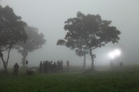 写真は「君じゃなきゃ duet with 安田奈央」PV撮影中の様子。