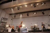 東京と大阪で開催された「阿部真央らいぶ 夏の陣」では、「痛み」「ふりぃ」「母の唄」などアンコールを含め全22曲を演奏。