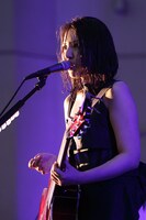 2010年末から2011年春にかけて声帯治療のため休養に入っていた阿部真央。8月21日大阪のライブでは「帰ってきたぞー！ 喉も治りました！ みんなありがとう！」と元気に報告した。