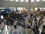 「a-nation」東京公演2DAYSでは、東日本大震災で大きな被害を受けた被災3県(岩手、宮城、福島)のイトーヨーカドーにて無料パブリックビューイングを実施。写真は8月27日イトーヨーカドー花巻店でのライブ生中継の様子。