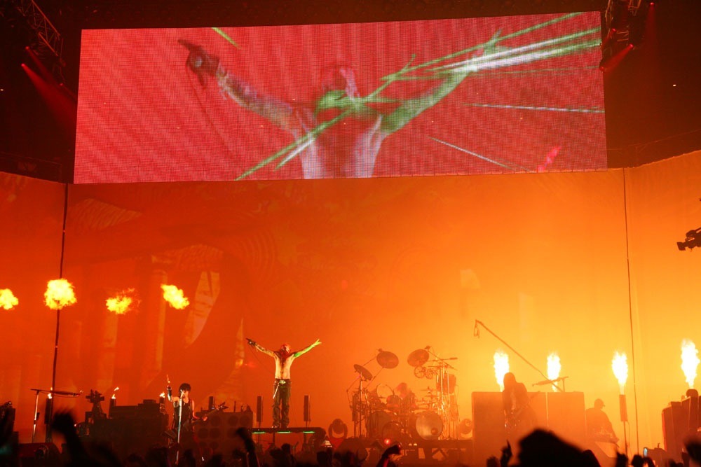 2010年1月の日本武道館公演の模様。