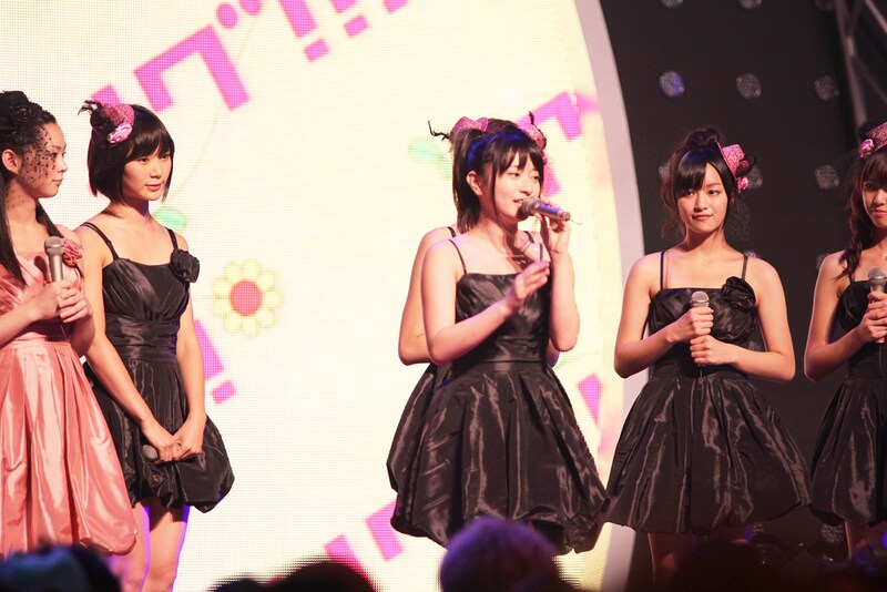 8月27日の「TOKYO IDOL FESTIVAL 2011 Eco & Smile」をもって、アイドリング!!!に正式復帰した後藤郁（写真中央）。