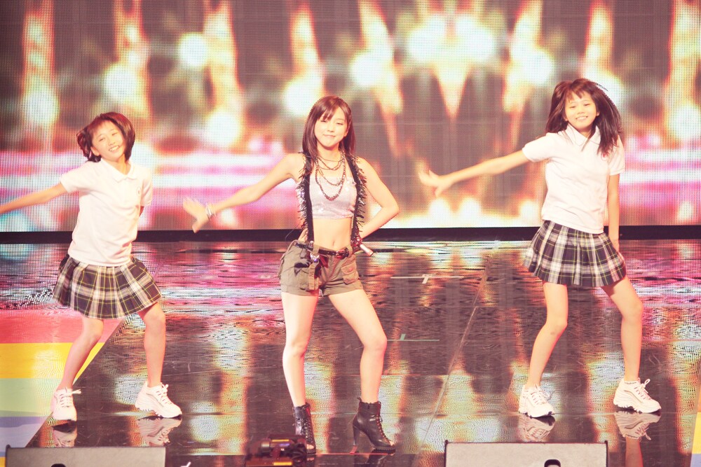 真野恵里菜（中央。写真は8月27日のHOT STAGEより