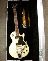 写真はチャリティオークションに出品される「Okuda Tamio Les Paul OT Special」。