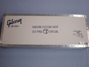 「Okuda Tamio Les Paul OT Special」ケース。こちらにも民生のサインが。