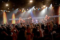 第1部のギルガメッシュのライブの模様（写真：菅沼剛弘）。