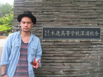 木造高校深浦校舎を訪ねるJAY'ED。