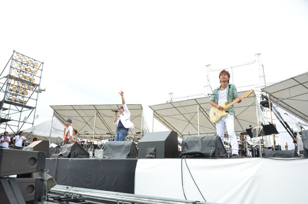 写真は「～湘南からエールを～ 東日本大震災 復興支援ライブ」より、TUBE。