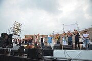 写真は「～湘南からエールを～ 東日本大震災 復興支援ライブ」より、エンディングの様子。