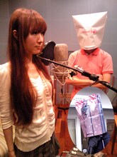 2 ANIMEny DJ'S×ちょうちょ。牛尾憲輔（写真右下）は遠隔からのレコーディング参加だったため、アーティスト写真でも囲みの中に。