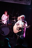 「HAPPY BIRTHDAY スペシャルライブ ～母性本能をくすぐらないで～」の様子。