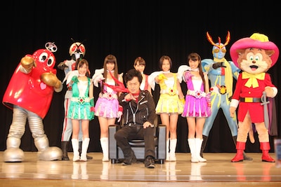 ロボコン、仮面ライダーX、イナズマン、ペロも参加してのフォトセッション。