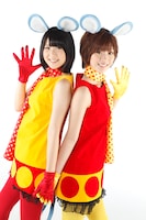 写真左から仲谷明香、田名部生来。