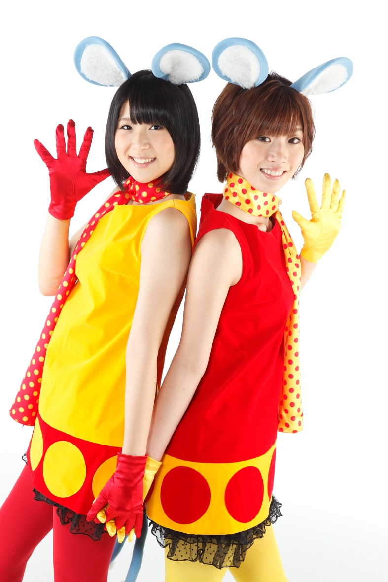 写真左から仲谷明香、田名部生来。