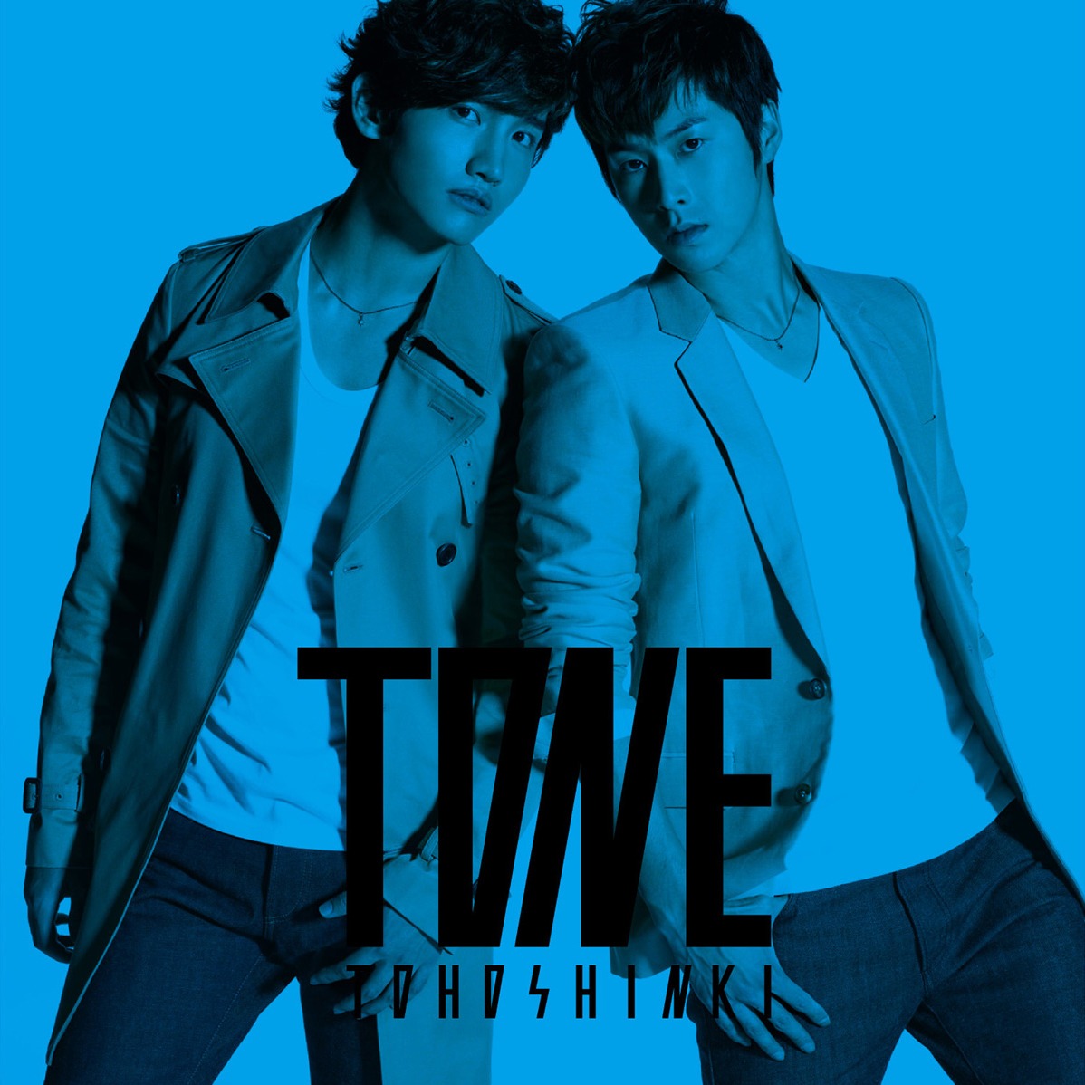 写真はアルバム「TONE」CD+DVD盤シアンジャケット。