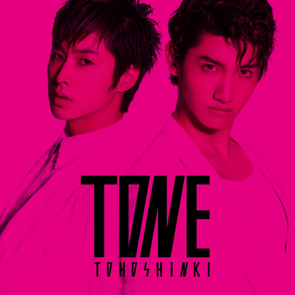 東方神起のニューアルバム「TONE」CD+DVD盤マゼンタジャケット。