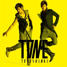 東方神起のニューアルバム「TONE」CD盤イエロージャケット。