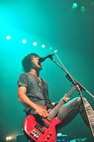 J（写真は9月4日の新木場STUDIO COAST公演より）