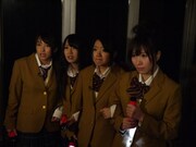 第7回、第8回に放送された歩こう企画第1弾「廃校を歩こう」より。写真左から佐藤聖羅、高柳明音、矢方美紀、加藤智子。 (C)2011 イッテ恋48