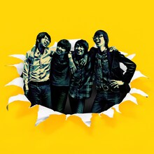 ザ・ビートモーターズの楽曲「ばらいろの世界」は、2009年発売のアルバム「気楽にやろうぜ」（写真）に収録。