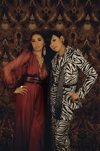 年齢の差を感じさせない福原美穂（写真左）と和田アキ子（写真右）の迫力たっぷりのツーショット。