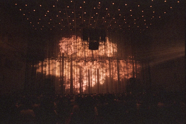 終演後、エンディングを見守るオーディエンス（Photo by tetsuya yamakawa）。