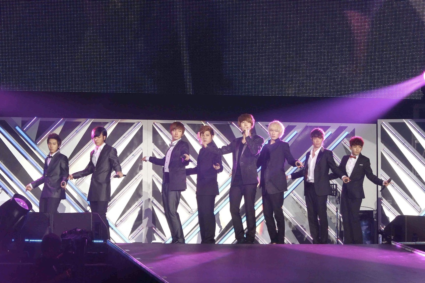 SUPER JUNIOR