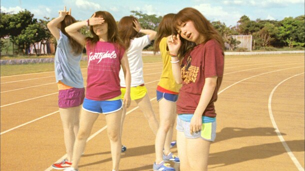 「Hello !」ビデオクリップのワンシーン。