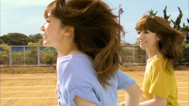 「Hello !」ビデオクリップのワンシーン。