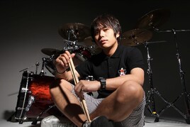 ピエール中野、ドラム愛を詰め込んだ初教則本をアピール