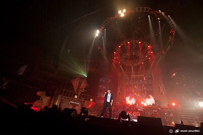 「『THE RED MAGIC』RELEASE TOUR FINAL 2011」の模様。