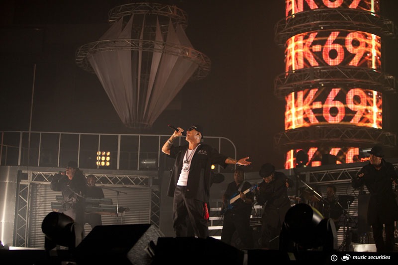 「『THE RED MAGIC』RELEASE TOUR FINAL 2011」の模様。